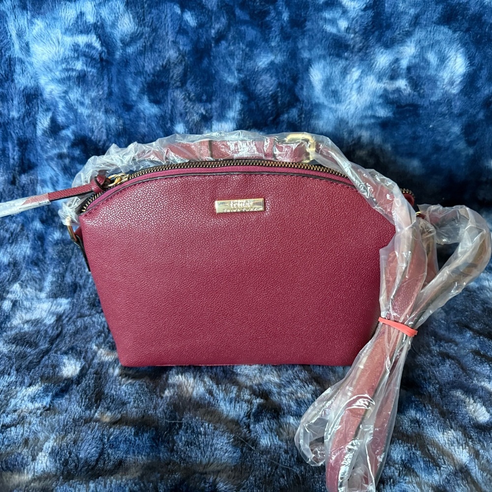 Elegant Burgundy Leather Crossbody Bag